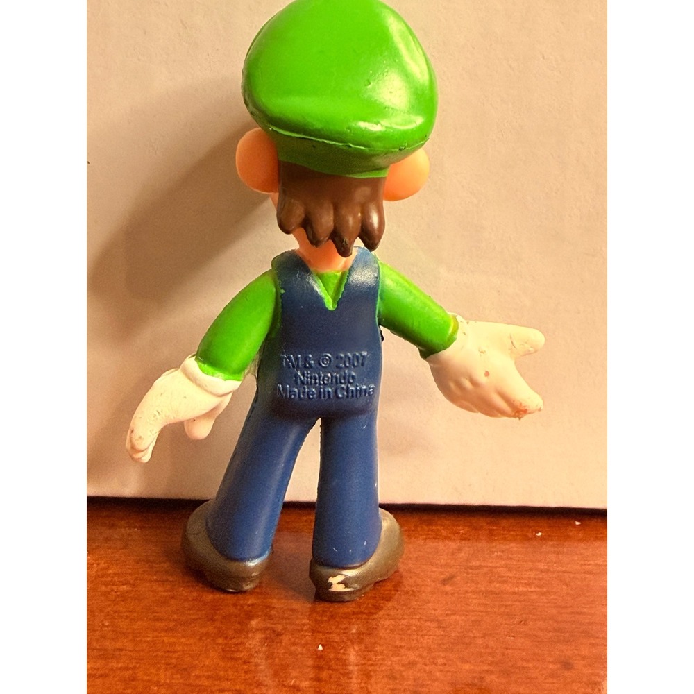 Nintendo Luigi Action Figure 2007 Vintage Super Mario Bros Collectible 2.5 Inch - Picture 2 of 4